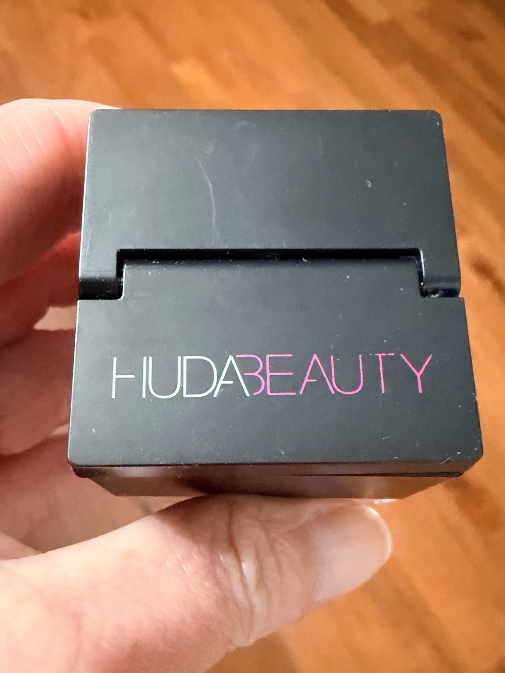 Huda Beauty peach pie baby bake.loose baking and setting powder.